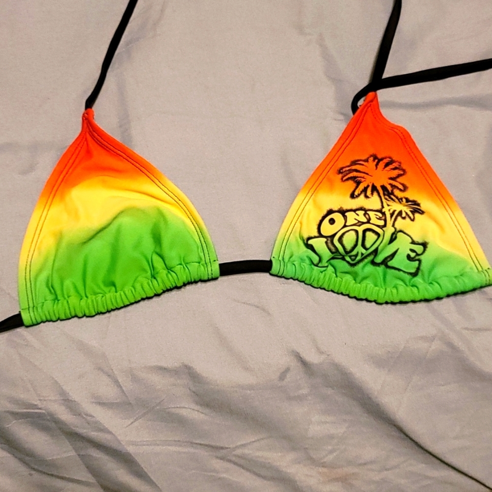 Bikini top, Size 32 B, multi color.